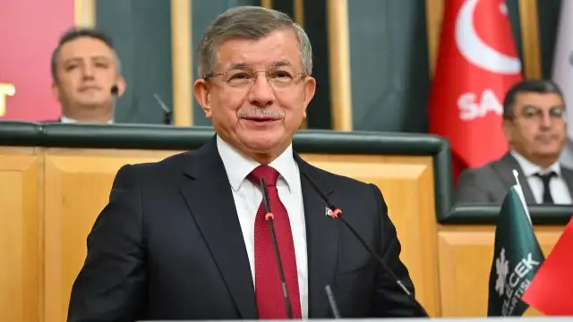 Davutoğlu: İlk seçimlerde Cumhurbaşkanı adayı olacağım