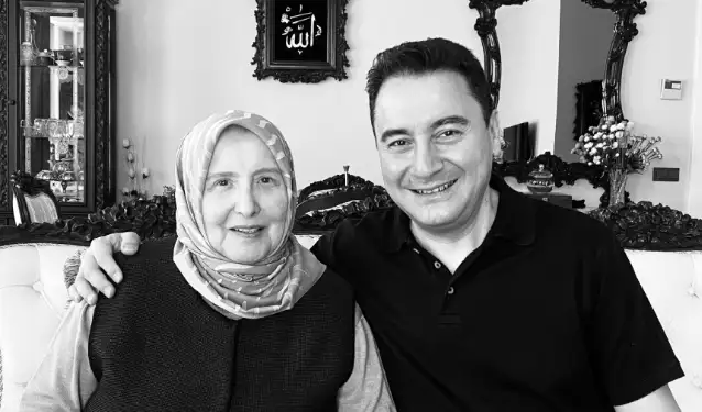 Geçen ay babasını yitiren Ali Babacan'ın annesi vefat etti