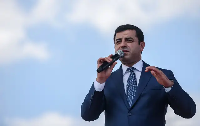 Selahattin Demirtaş: Kimse merak etmesin; bizim boynumuz bükülmez, dizimiz çökmez