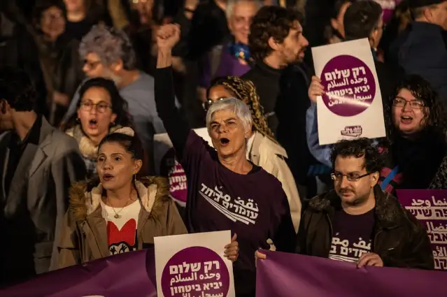 Tel Aviv'de "barış" çağrısıyla gösteri düzenlendi
