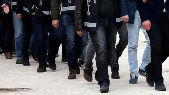 İzmir’de ev baskınları ANYAKAYDER eş başkanları gözaltına alındı