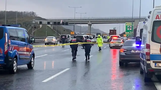 Kuzey Marmara Otoyolu'nda bir kişi TIR şoförünü rehin aldı