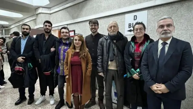 Gazetecilere yönelik şiddet uygulayan polisler açığa alındı
