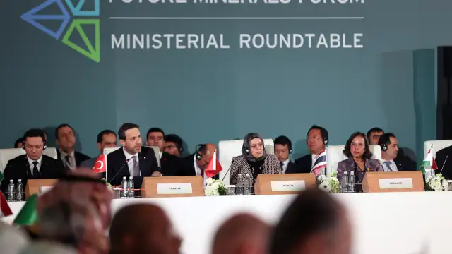 Bakan Bayraktar Riyad'da konuştu: Kritik madenlerde tüm ülkelerle iş birliğine hazırız