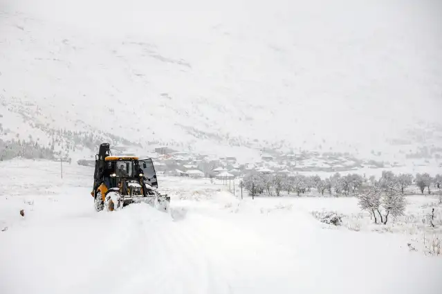 Erzurum ve Ardahan'da 27 yerleşim yerine ulaşım sağlanamıyor