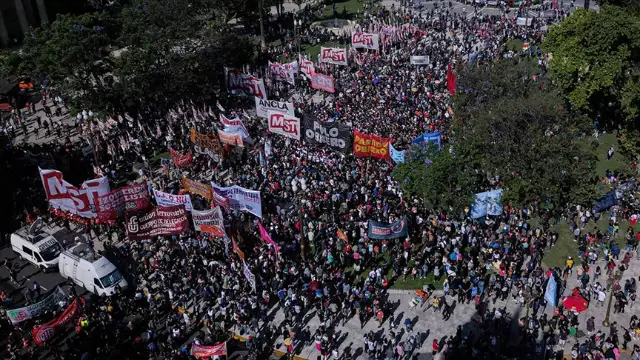 Arjantin’de mahkeme Milei yönetiminin sendikal temsil kurallarını yok sayan yasasını durdurdu