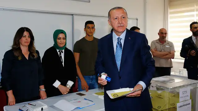 Gözler Erdoğan'da: Erdoğan AKP'nin 17'si büyükşehir, 48 ildeki adaylarını açıklıyor. İşte o isimler"