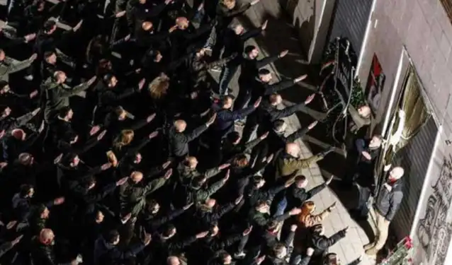 Faşistler İtalya'da diriliyor! Irkçıları anıp Nazi selamı verdiler
