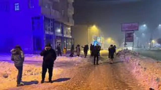 Hakkari'de depremden sonra 28 ev ve 1 ahırda çatlaklar tespit edildi