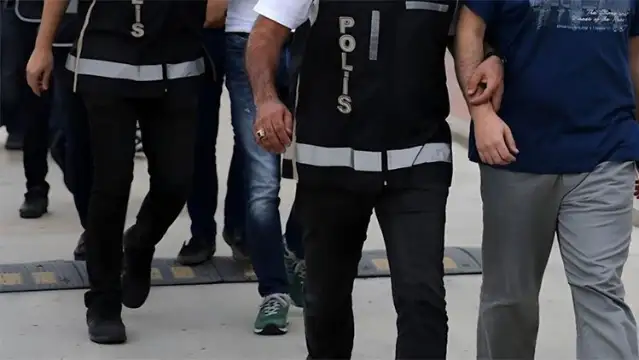 İnterpol tarafından kırmızı bültenle aranan 10 kişi Türkiye'de yakalandı