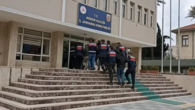 Mersin'de ev baskınları: 7 kişi gözaltına alındı
