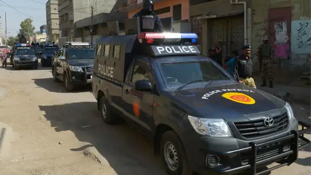 Pakistan'da pazar yerinde patlama; 2'si polis 9 kişi öldü