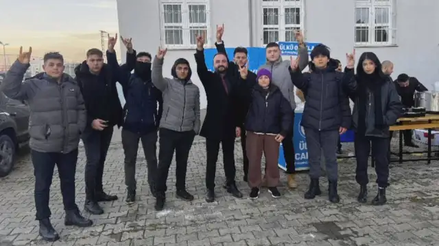 Ülkü Ocakları da okula girdi: "Okul bahçesinde stant açtılar"