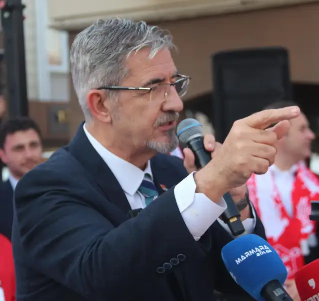 CHP Balıkesir İl Başkanı'ndan Sındırgı'daki barınma krizine tepki: 200 tane bile konteyner getiremiyorlar