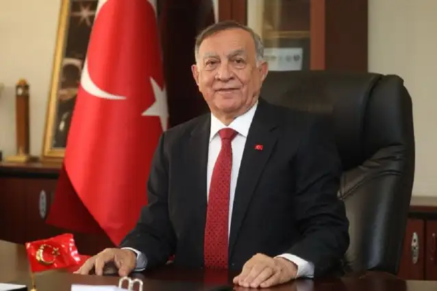 Yeniden aday gösterilmeyen Seyhan Belediye Başkanı Akif Akay da  CHP'den istifa etti