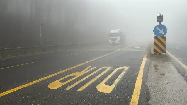 Bolu Dağı'nda kar yağışı nedeniyle ağır tonajlı araçların geçişine izin verilmiyor
