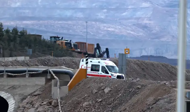 Felaketin ortasındaki köy! Yurttaşların girişi yasaklandı