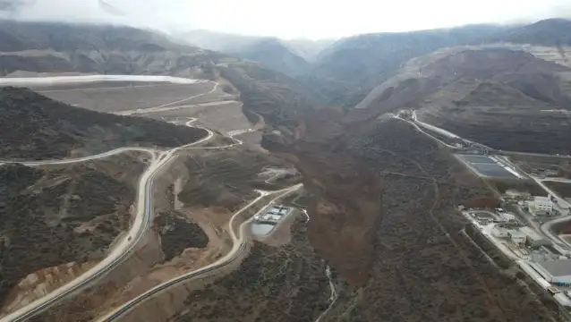İliç'te göçük altında kalan kamyonun parçalarına ulaşıldı