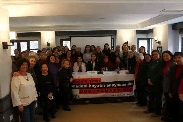 Laikliğin yıl dönümünde kadınlar Medeni Yasa'ya sahip çıktı