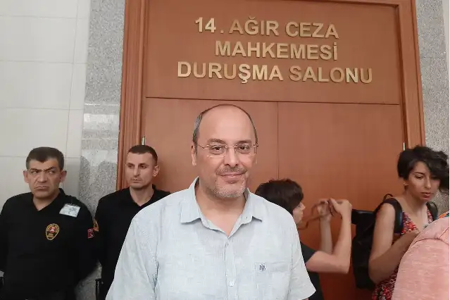 Barış Akademisyeni Bülent Şık görevine iade edildi