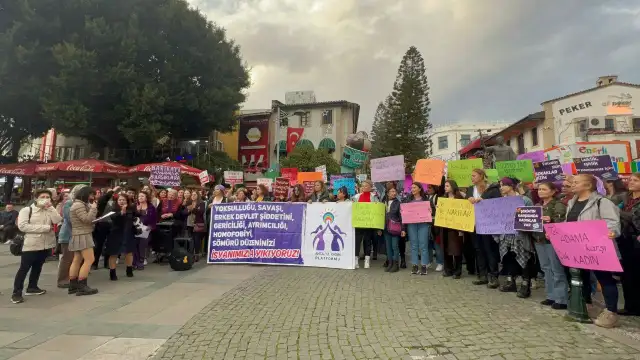 Antalya’da 8 Mart eylemi: Eşit, özgür, şiddetsiz, sömürüsüz bir dünya için yan yanayız