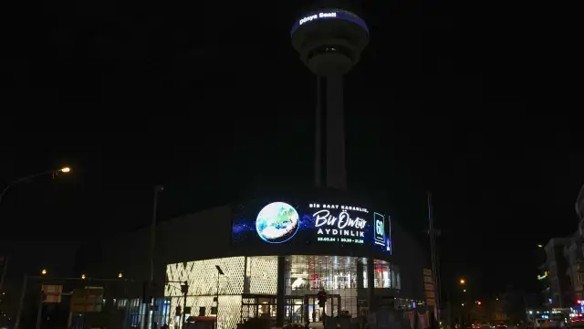 Atakule'nin ışıkları iklim değişikliğine dikkati çekmek için kapatıldı