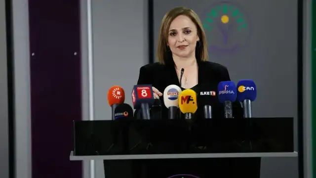 DEM Parti'den Ömer Çelik'e tepki: Van'da siyasi darbe yapılıyor