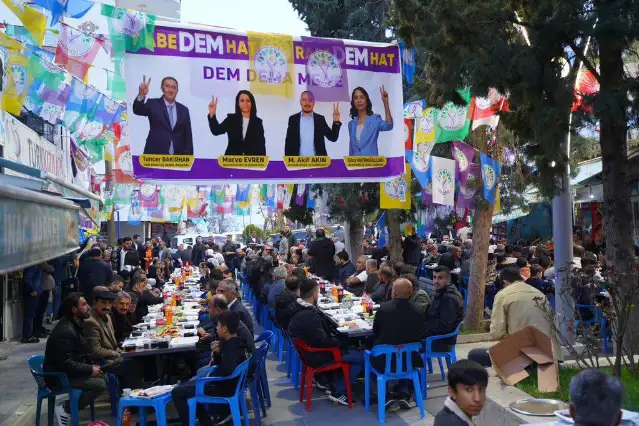 DEM Parti'li Akın: "Gönül soframız herkese açık"