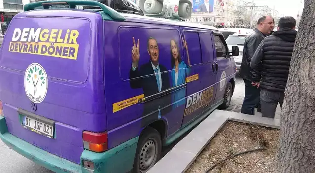 DEM Parti’nin seçim aracına silahlı saldırı