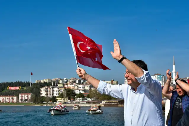 Muharrem Erkek, Çanakkale’de seçimi kazandığını duyurdu