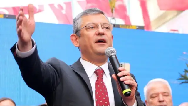 CHP Genel Başkanı Özgür Özel atama bekleyen öğretmenleri sandığa çağırdı
