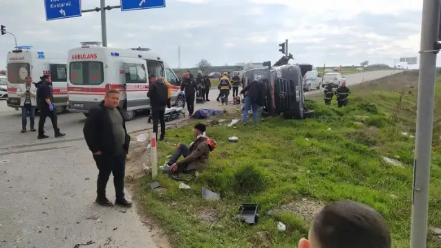 Tekirdağ'da tır yolcu minibüsüne çarptı: 5 ölü, 10 yaralı