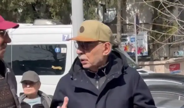 Şener Şen, cenazede çılgına döndü! "Gidin yahu"