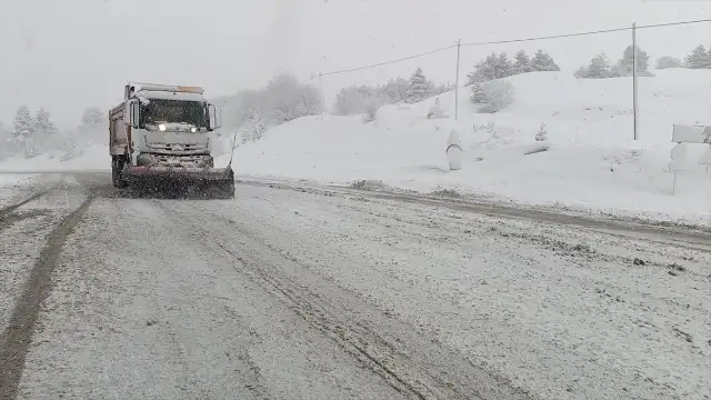 Sivas'ta kar ve tipi nedeniyle 646 köy yolu ulaşıma kapandı