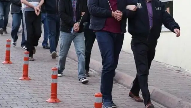 Mersin'de ev baskınları 5 kişi gözaltına alındı