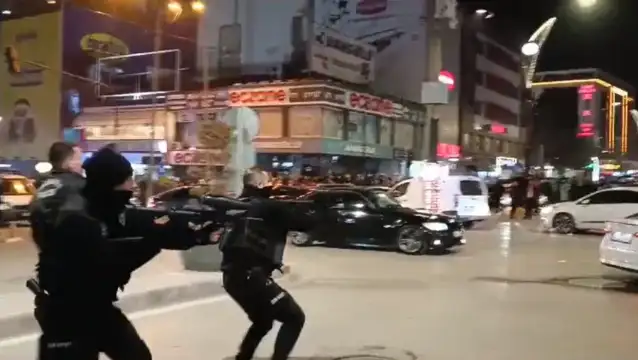Van'da seçim kutlamalarına polis saldırısı