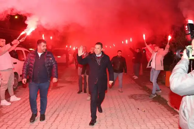 CHP’li Ahmet Akın: Yalanı bırak, kaybettiğin takımları getir