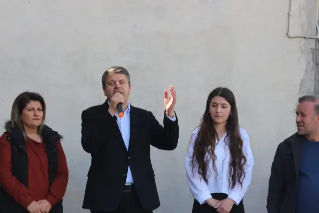 Kadınlar Tutdere’yi ‘Başkan Tutdere’ sloganlarıyla karşıladı