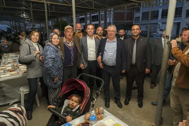 Ertaş ve Akın Tuzcumurat Mahallesinde  Edremitliler ile iftar yaptı