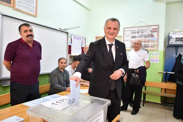 CHP Yunusemre Adayı Balaban oyunu kullandı