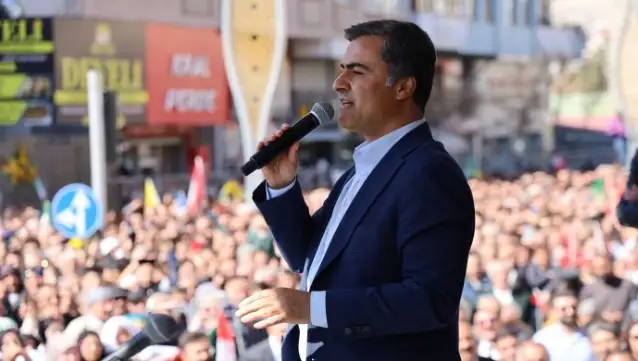 Vanlıların iradesine darbe: Mazbata AKP'li adaya verildi