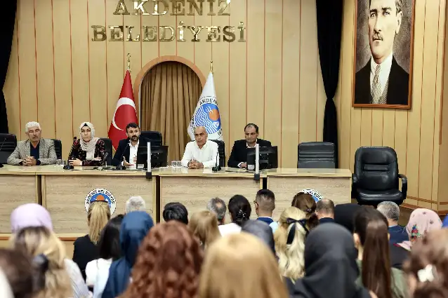 Akdeniz Belediyesi DEM'e geçti, destekler kesildi