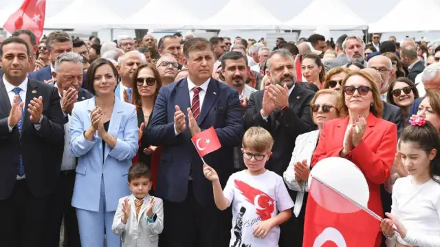 İzmir BB Başkanı Cemil Tugay: "Kiminle konuşmamız gerekiyorsa yapacağız"