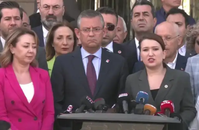 CHP'liler YSK önünde: Hatay'da seçim iptal edilsin