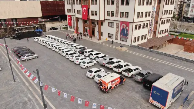CHP'li Yunusemre Belediye Başkanı Balaban, AKP'li başkanın araç saltanatı son verdi