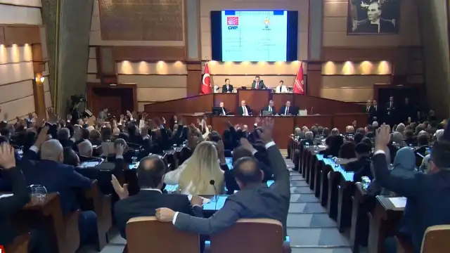 İBB Meclisi'nde AKP’nin teklifi CHP’lilerin oylarıyla reddedildi