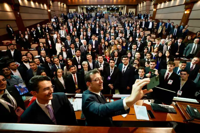 İBB Meclisi'nde yedi üye parti değiştirdi