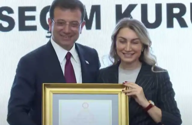 AKP'li rakibine 1 milyon oy farkı atan Ekrem İmamoğlu, mazbatasını aldı