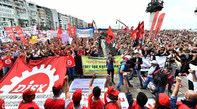 ? Canlı Blog | İzmir'de '1 Mayıs' : "Adres Gündoğdu Meydanı"