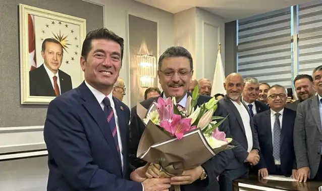 'Erdoğan' tablosunu kaldırttığı için eleştirilen başkan: Erdoğan siyasi kimliktir